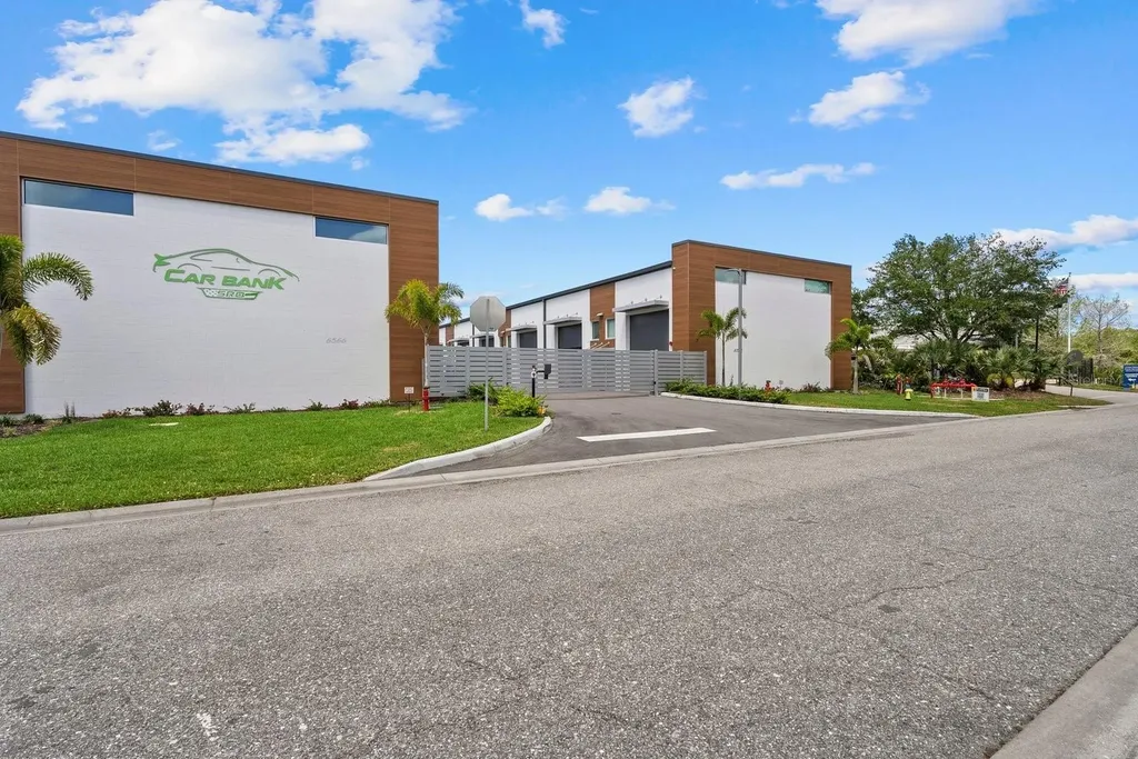 6566 Palmer Park Circle Sarasota FL 34238