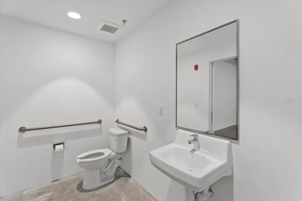 6566 Palmer Park Circle Sarasota FL 34238