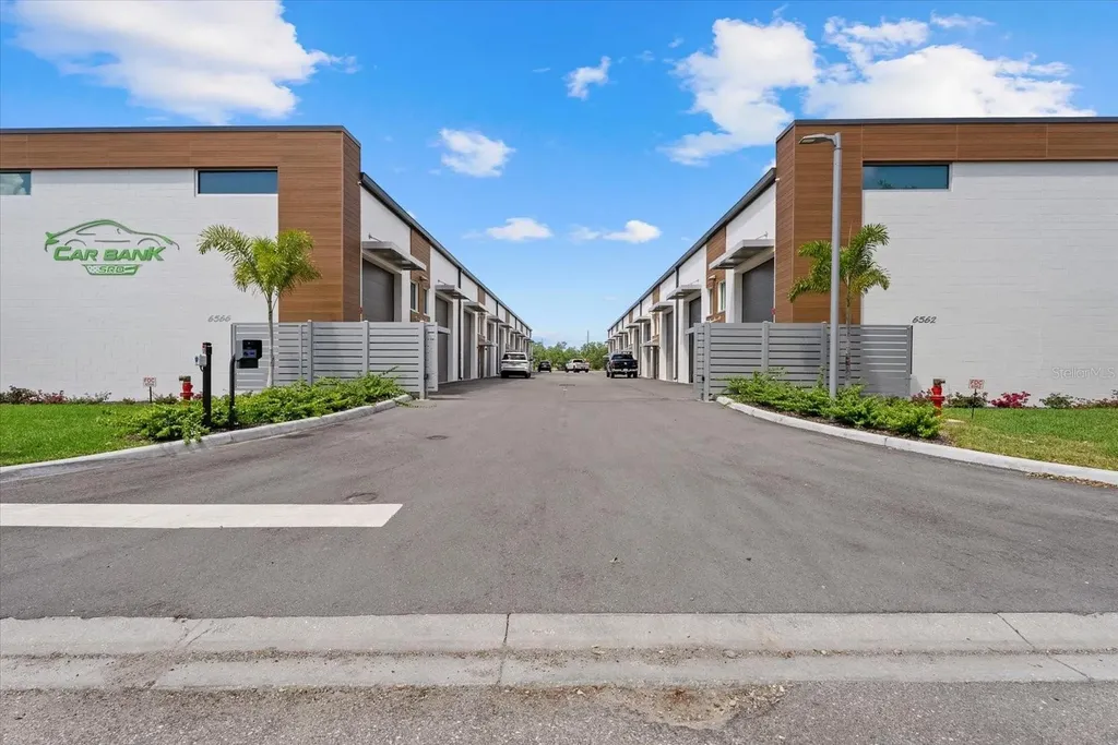 6566 Palmer Park Circle Sarasota FL 34238
