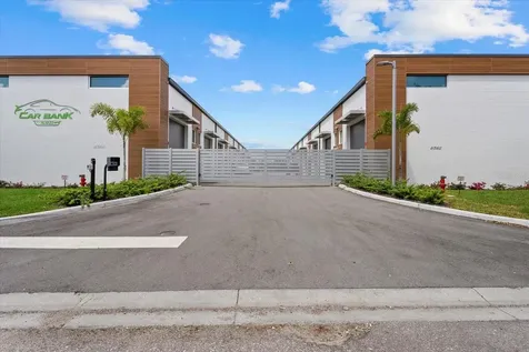 6566 Palmer Park Circle Sarasota FL 34238