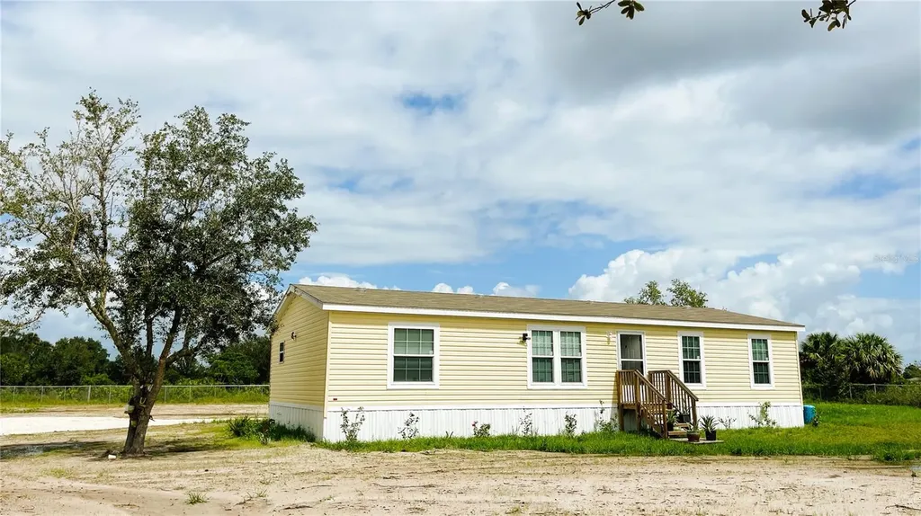 16161 NW 276th Street Okeechobee FL 34972