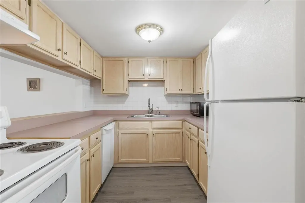 7701 Starkey Road Seminole FL 33777