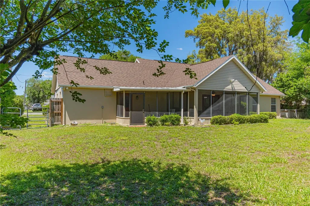 1343 Cr 437 Lake Panasoffkee FL 33538