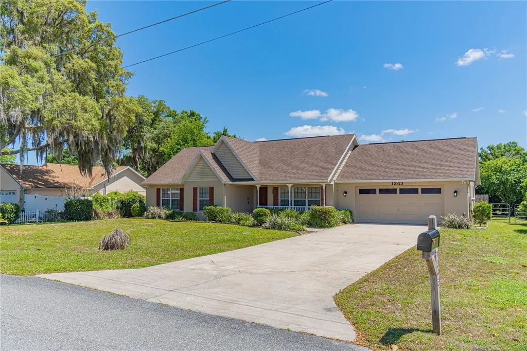 1343 Cr 437 Lake Panasoffkee FL 33538