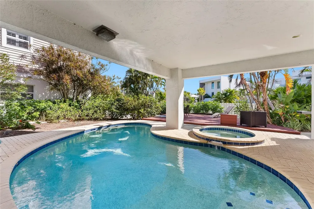 3020 Gulf Of Mexico Drive Longboat Key FL 34228