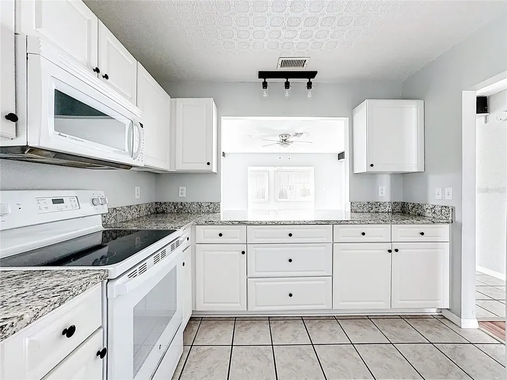 1618 Bentwood Drive Sun City Center FL 33573
