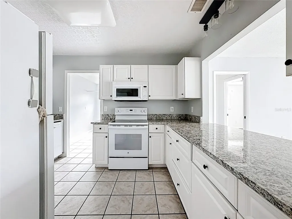 1618 Bentwood Drive Sun City Center FL 33573