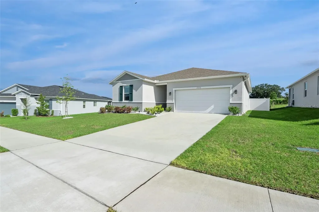 1682 Littleleaf Boxwood Loop Mascotte FL 34753