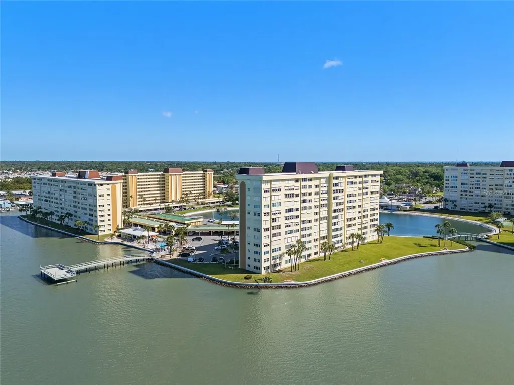 4775 Cove Circle St Petersburg FL 33708