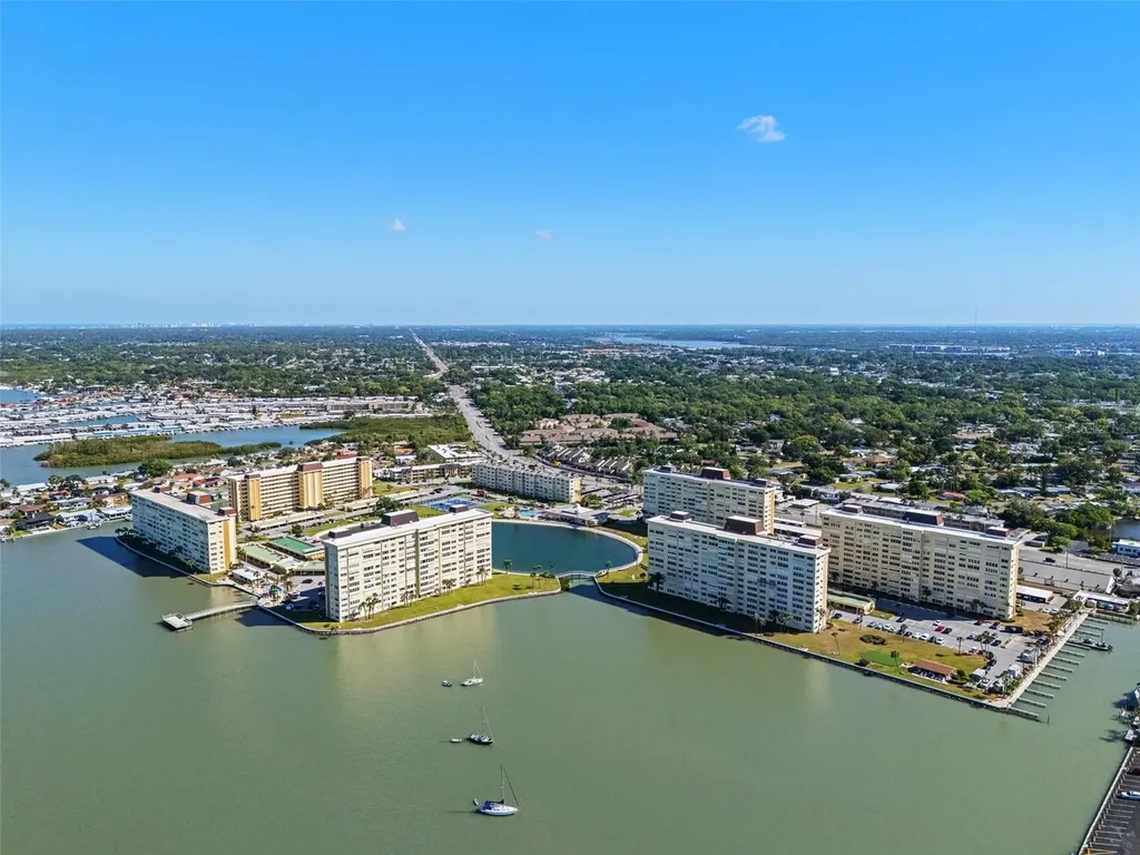 4775 Cove Circle St Petersburg FL 33708