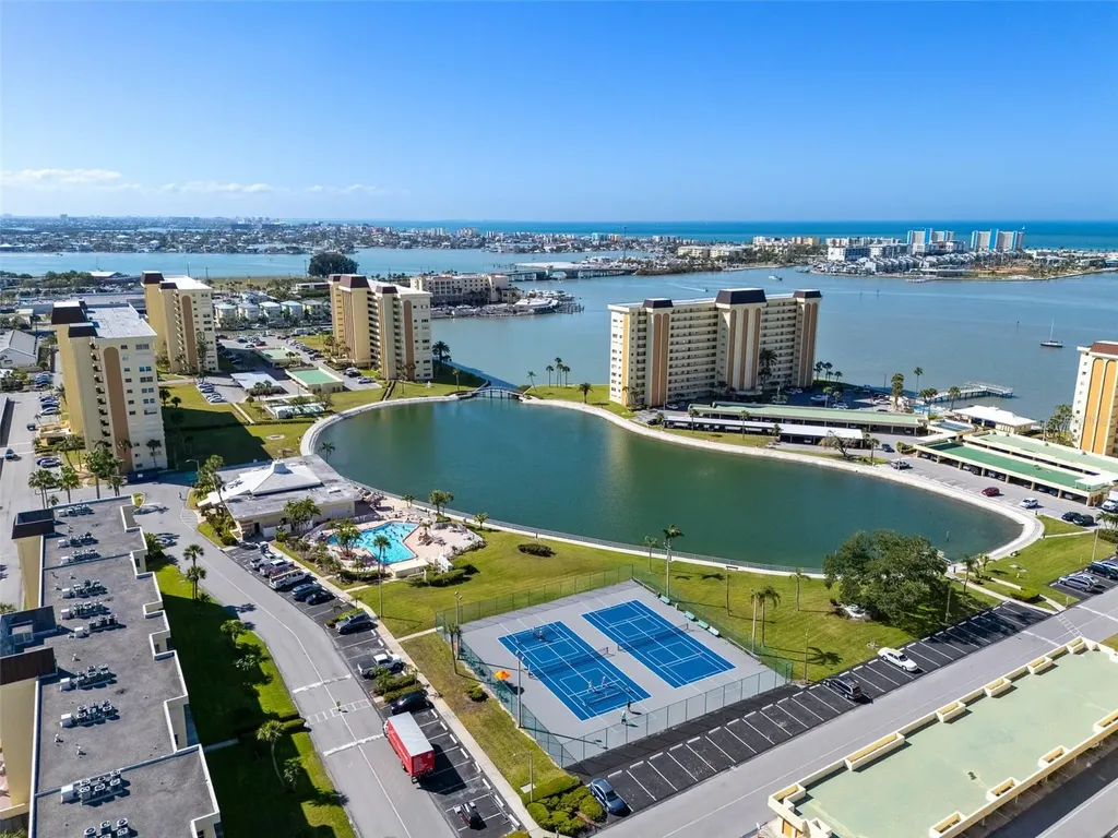 4775 Cove Circle St Petersburg FL 33708