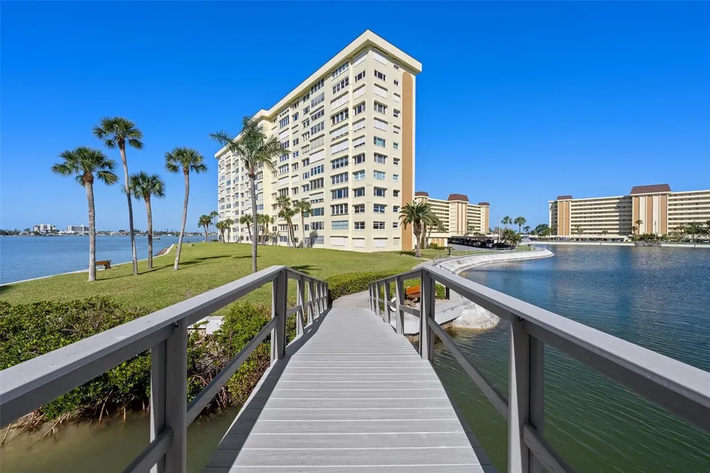 4775 Cove Circle St Petersburg FL 33708