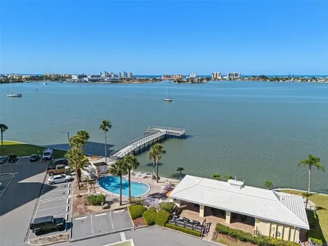 4775 Cove Circle St Petersburg FL 33708
