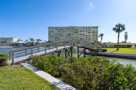 4775 Cove Circle St Petersburg FL 33708