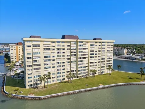 4775 Cove Circle St Petersburg FL 33708