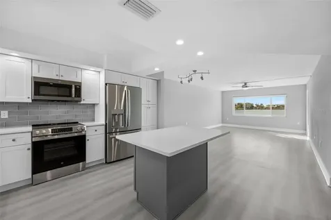 4775 Cove Circle St Petersburg FL 33708
