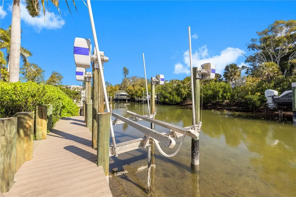5169 Oxford Drive Sarasota FL 34242