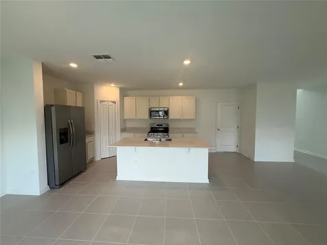 4378 River Beacon Boulevard Davenport FL 33837