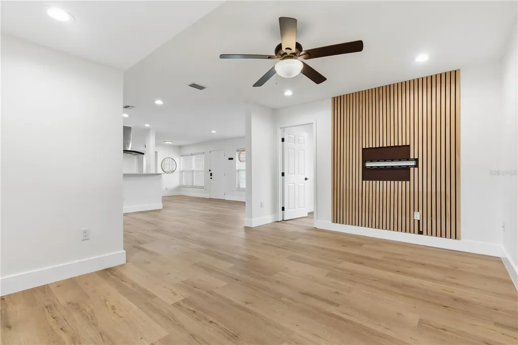 327 Sunny Lane Belleair FL 33756