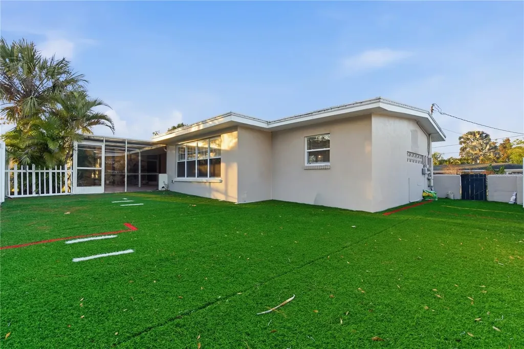 327 Sunny Lane Belleair FL 33756