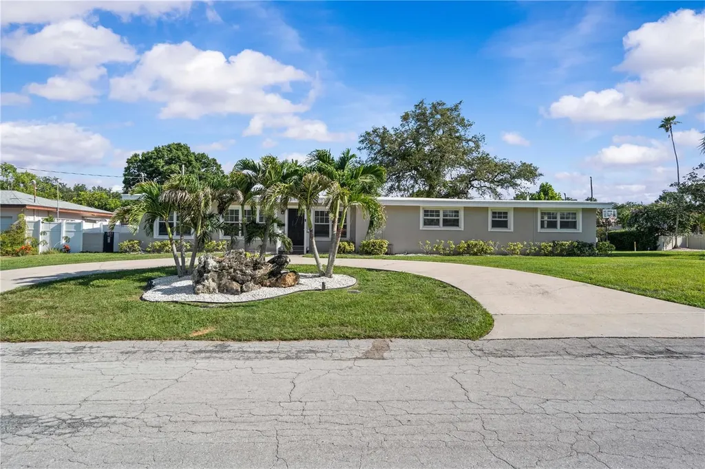 327 Sunny Lane Belleair FL 33756