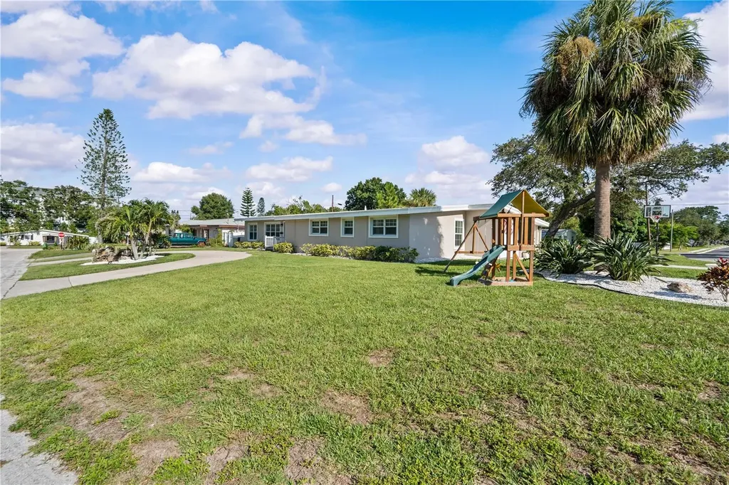 327 Sunny Lane Belleair FL 33756