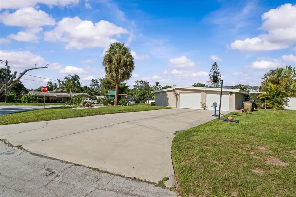 327 Sunny Lane Belleair FL 33756