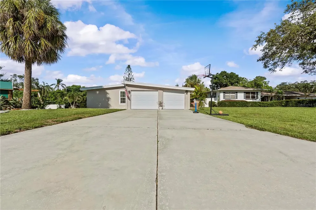 327 Sunny Lane Belleair FL 33756