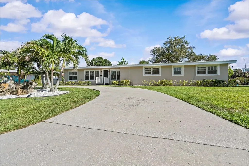 327 Sunny Lane Belleair FL 33756