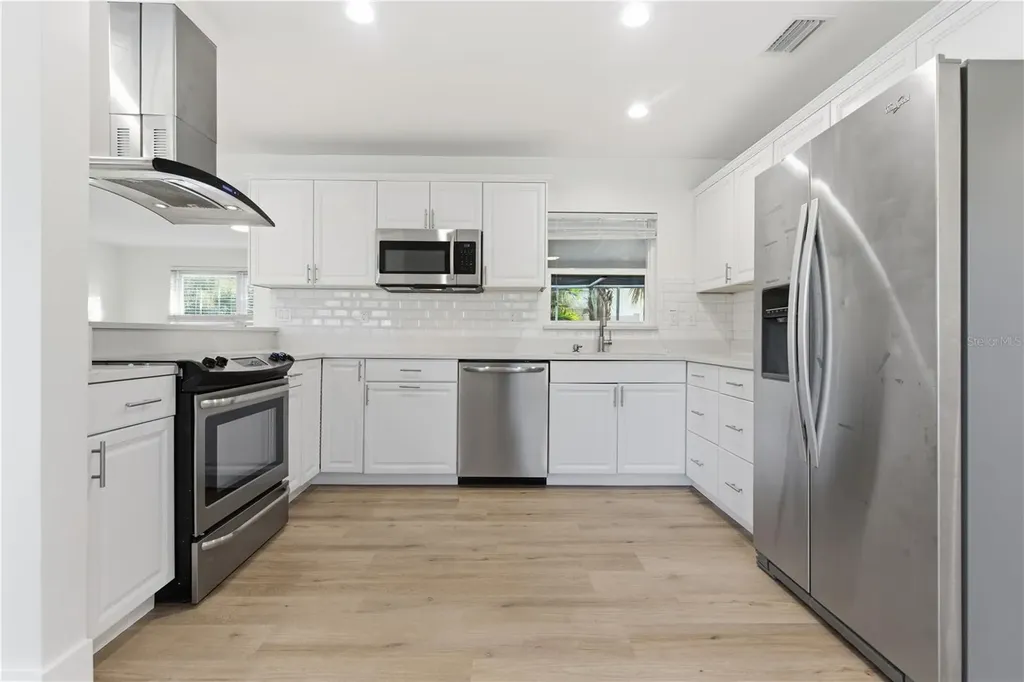 327 Sunny Lane Belleair FL 33756
