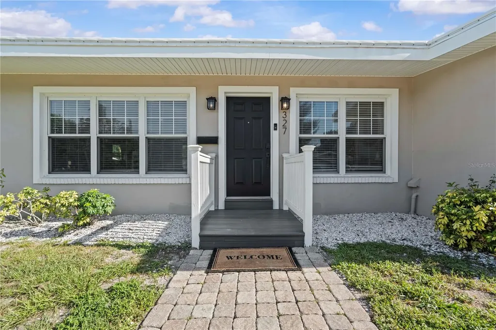 327 Sunny Lane Belleair FL 33756