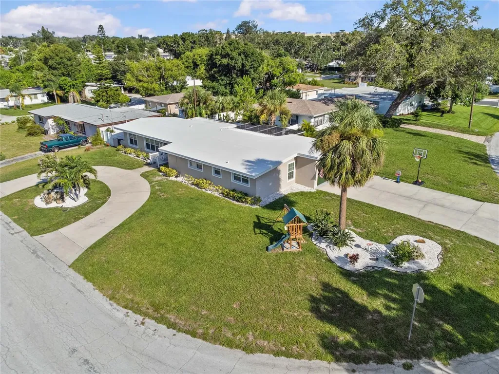 327 Sunny Lane Belleair FL 33756