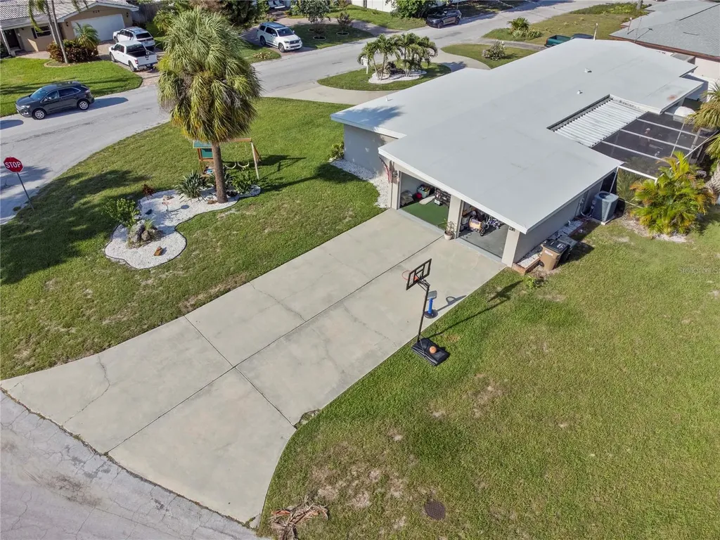 327 Sunny Lane Belleair FL 33756