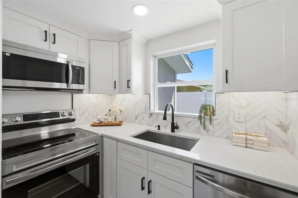 1802 Robinhood Street Sarasota FL 34231