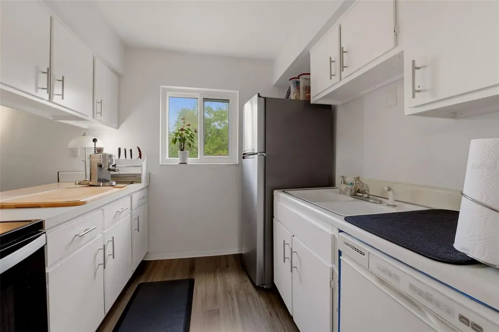 2613 Pine Lake Terrace Sarasota FL 34237