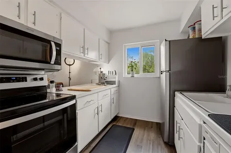 2613 Pine Lake Terrace Sarasota FL 34237