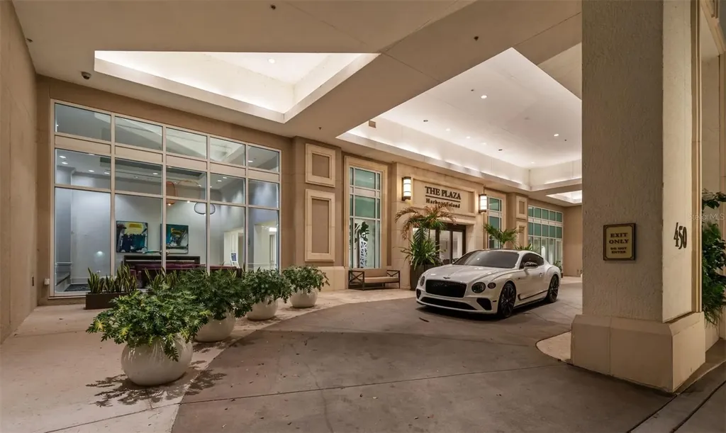 450 Knights Run Avenue Tampa FL 33602