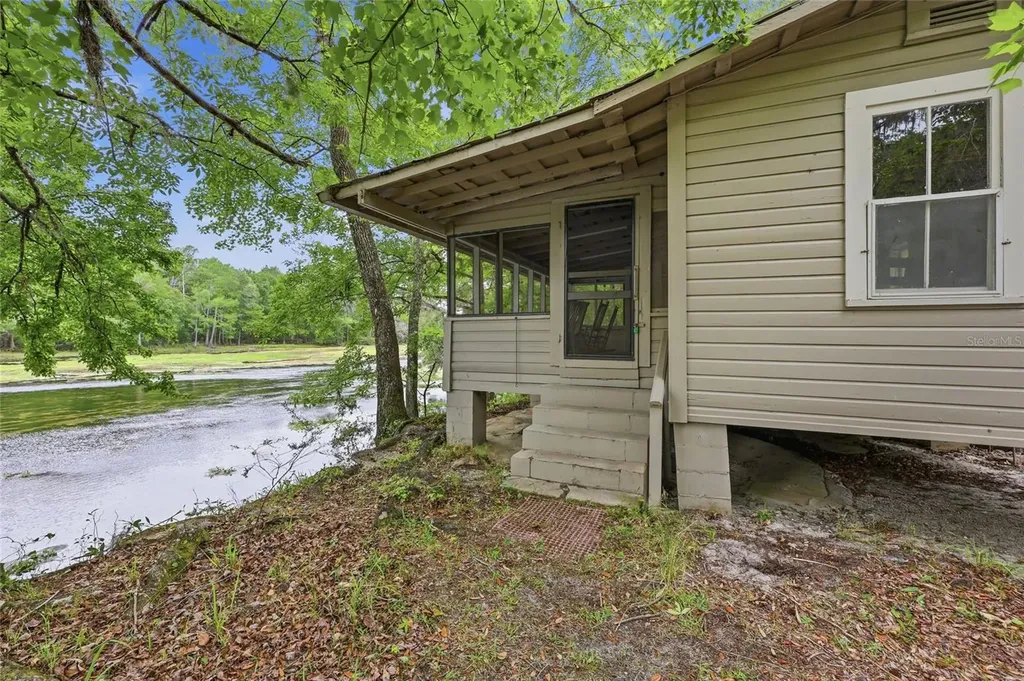 1042 SW Woodland Avenue Fort White FL 32038