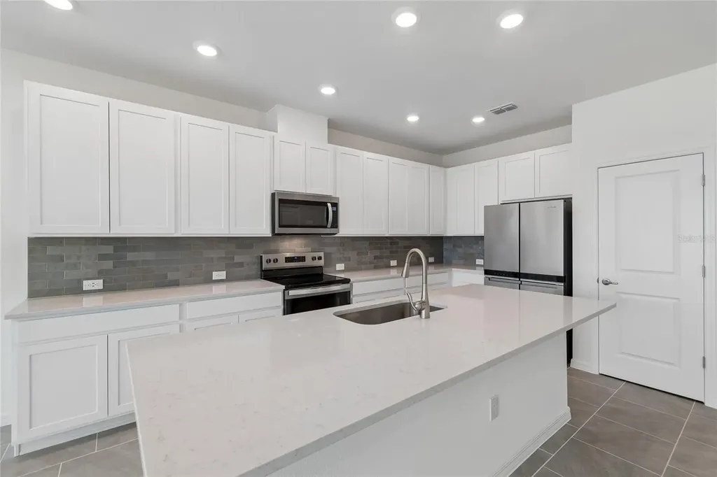 6335 Jensen View Avenue Apollo Beach FL 33572