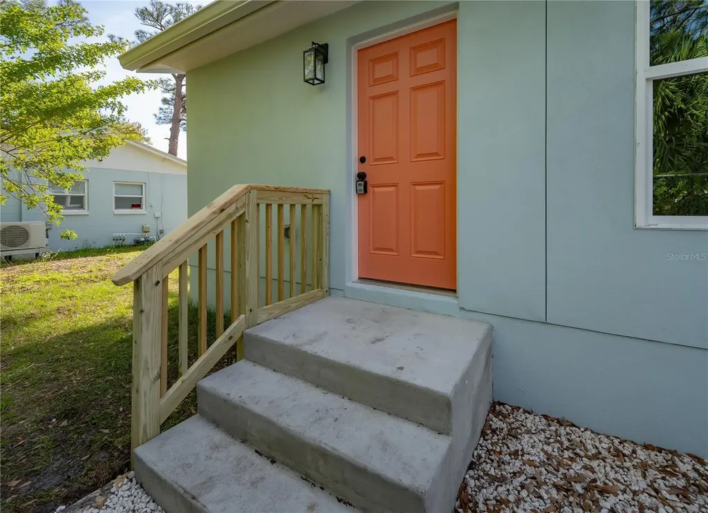767 1/2 19th Avenue S St Petersburg FL 33705