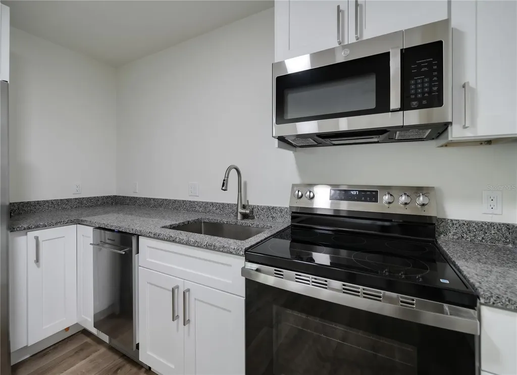 767 1/2 19th Avenue S St Petersburg FL 33705