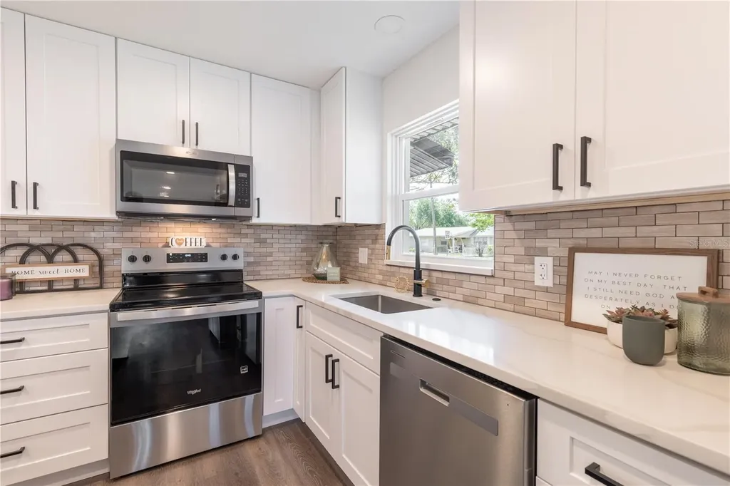 1201 Sherman Avenue Tavares FL 32778