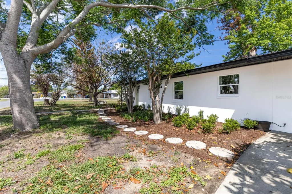 1201 Sherman Avenue Tavares FL 32778