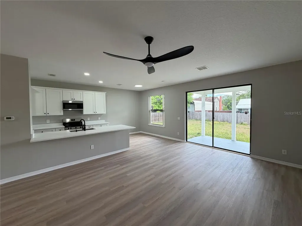227 N Julia Avenue Deland FL 32720