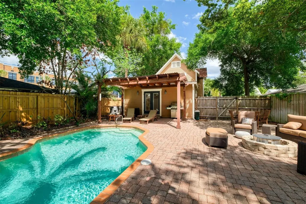122 N Hyer Avenue Orlando FL 32801