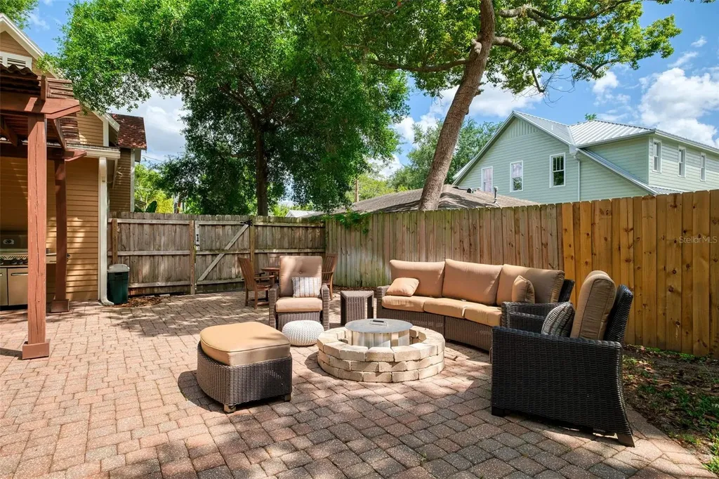 122 N Hyer Avenue Orlando FL 32801