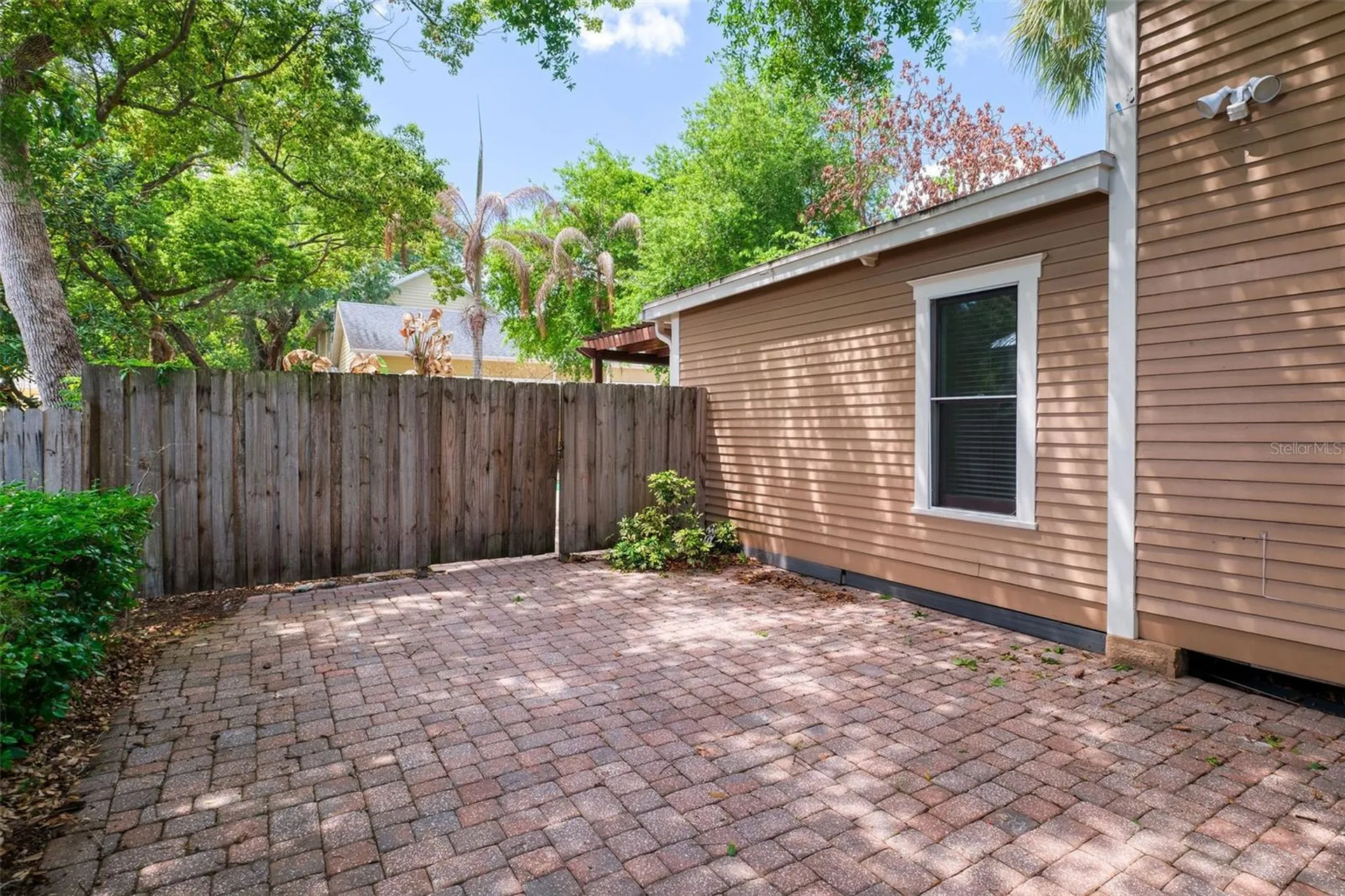 122 N Hyer Avenue Orlando FL 32801