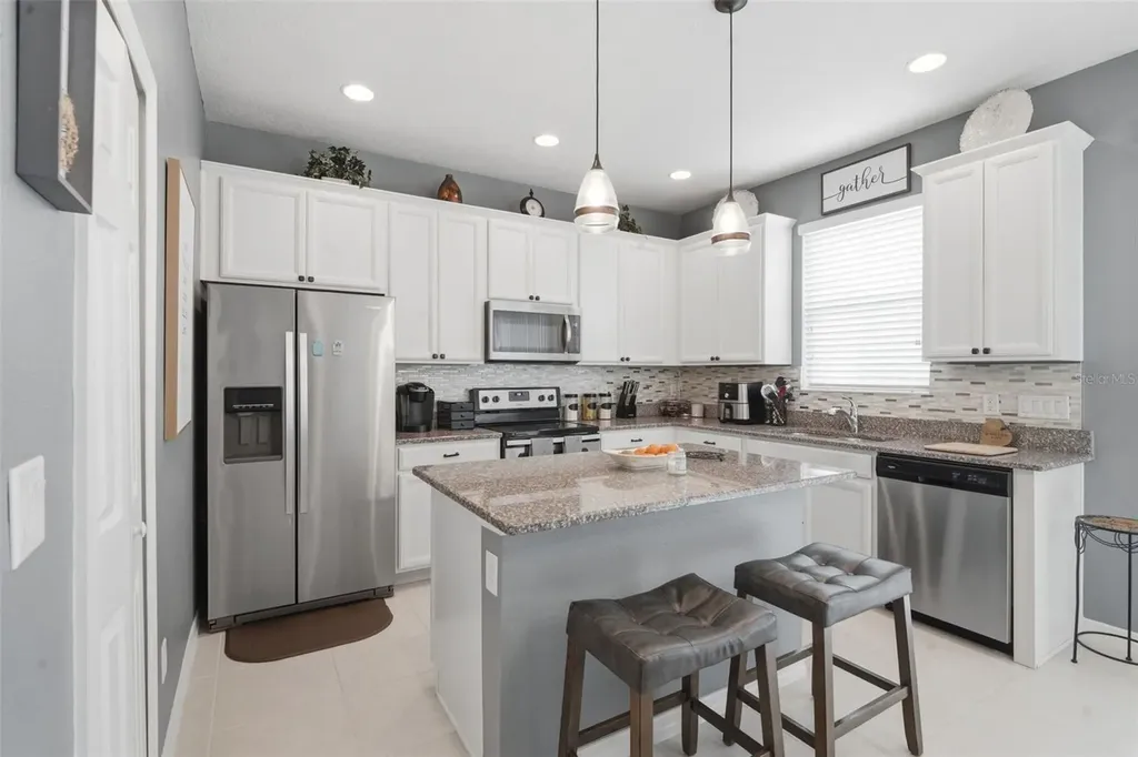 1226 E 10th Street Apopka FL 32703