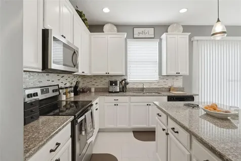 1226 E 10th Street Apopka FL 32703