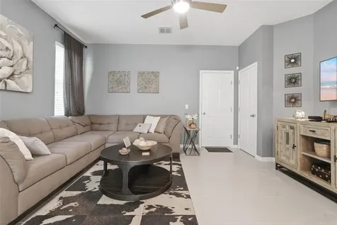 1226 E 10th Street Apopka FL 32703
